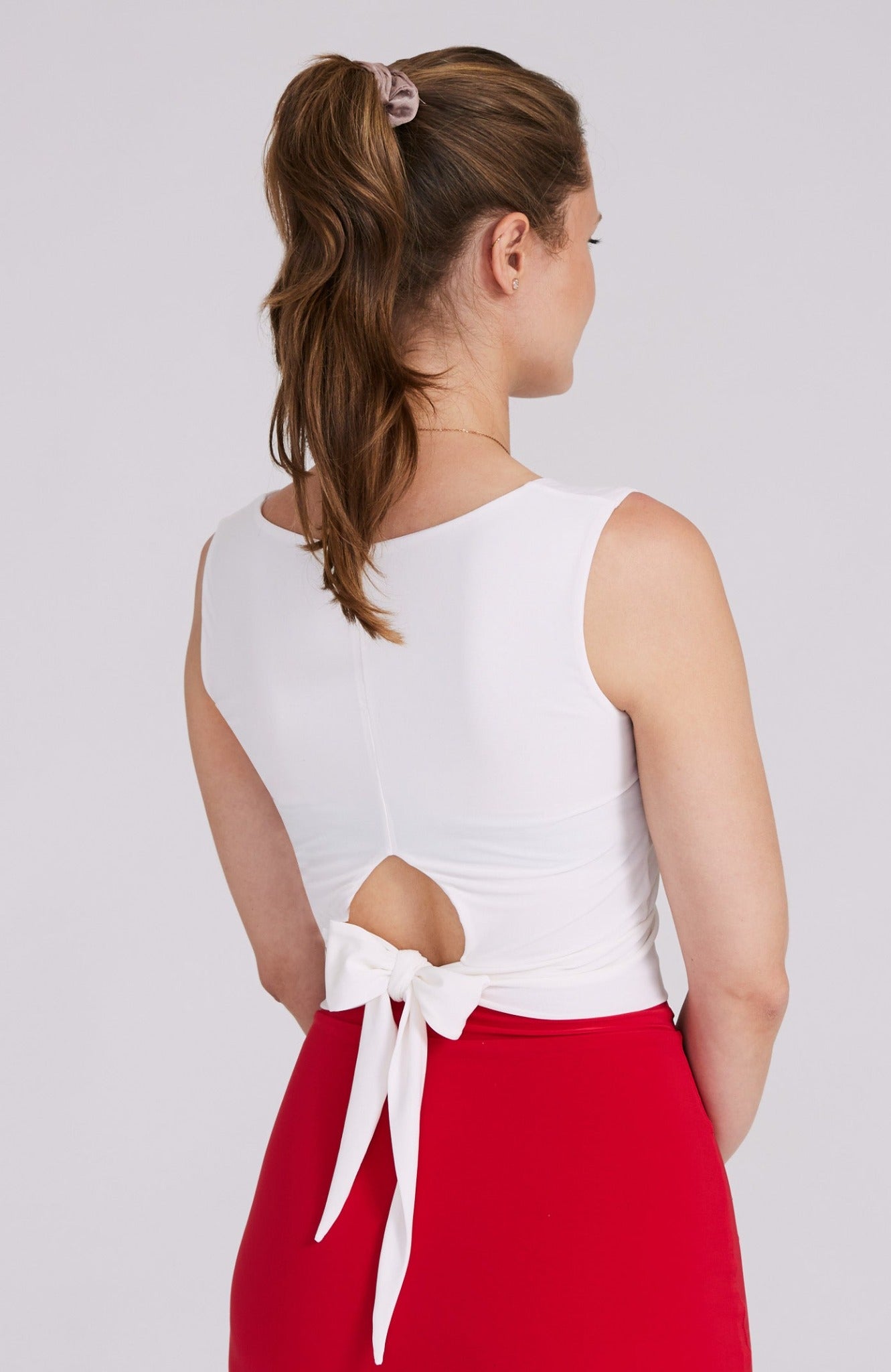 crop top in creme white with back cutout