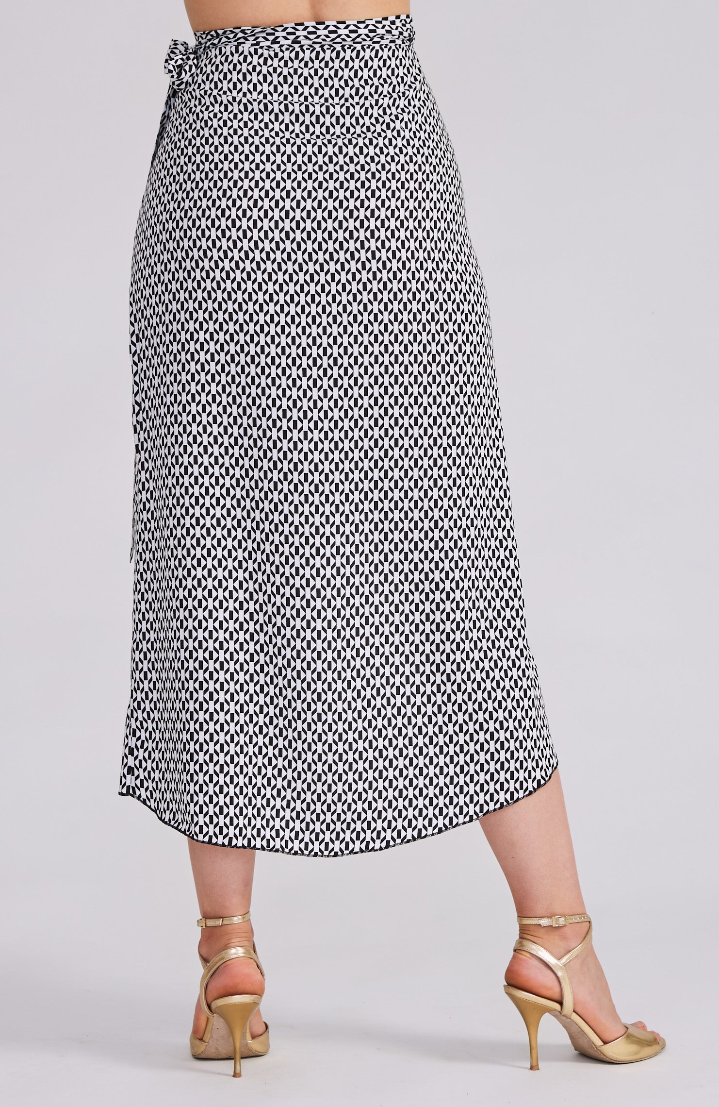 JULIET - Wrap Skirt in Black & White Geometric Print