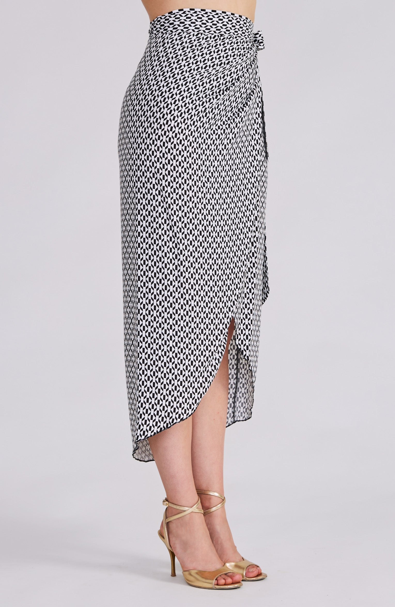 JULIET - Wrap Skirt in Black & White Geometric Print