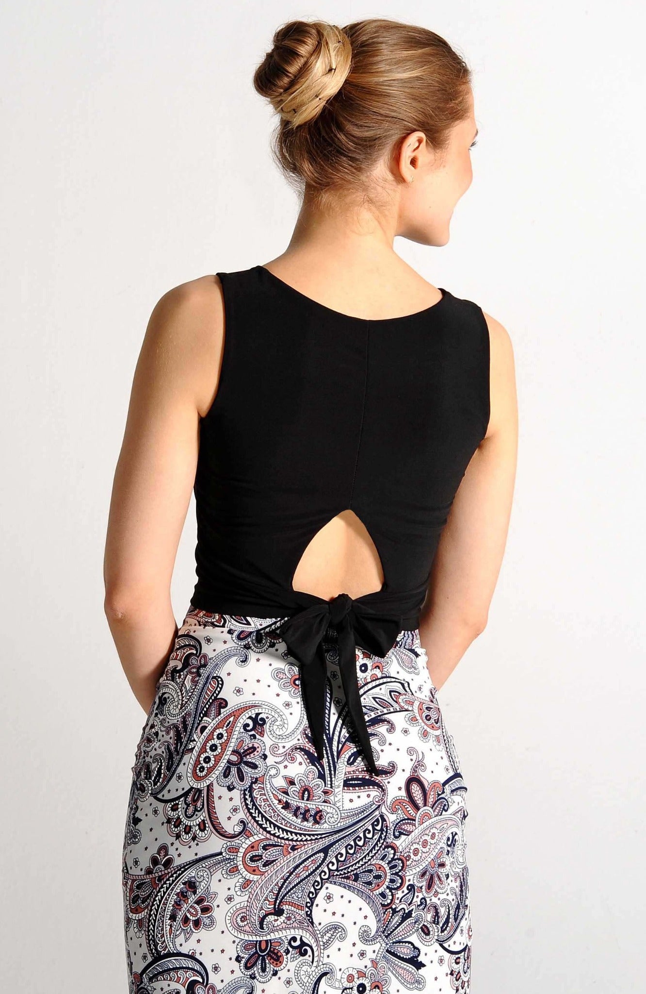 crop top in black with bow